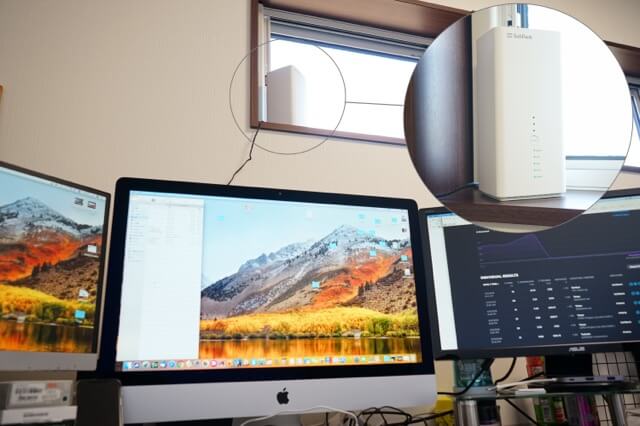 電波を拾いやすいがため書斎の窓辺に祀られたSoftBank Air様。日焼けが心配