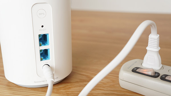 まずはコンセントに繋ぎましょう