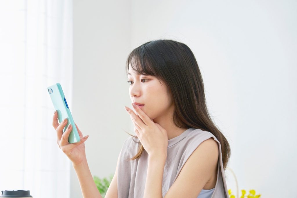 スマホの回線速度はどれくらいが普通？ネットが快適に使える速度や速くする方法も解説